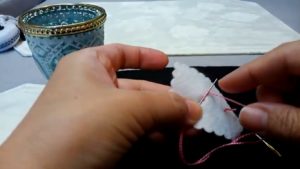 玉止めと玉結びは失敗せずにできる 東京都 目白の刺繍教室 K Inoue スモッキング ビーズ リボン刺繍